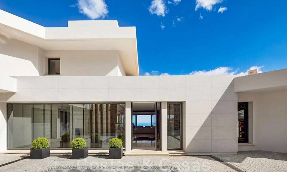 Modern luxury villa for sale with sea views and a bright interior, in the exclusive La Zagaleta Golf resort, Benahavis - Marbella 44349