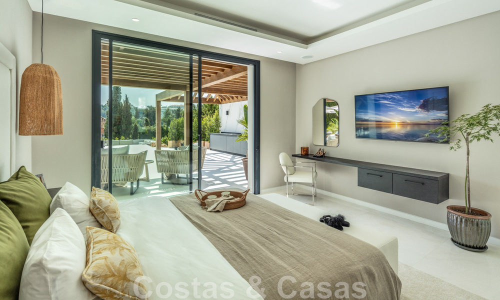 Contemporary Andalusian luxury villa for sale with numerous luxury amenities, surrounded by golf courses in Nueva Andalucia, Marbella 44358