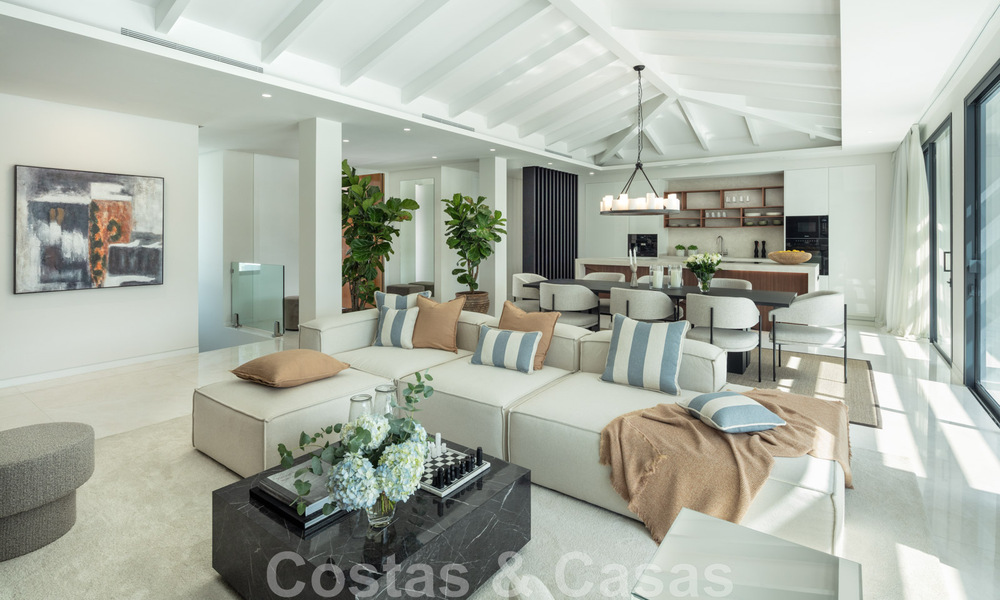 Contemporary Andalusian luxury villa for sale with numerous luxury amenities, surrounded by golf courses in Nueva Andalucia, Marbella 44364