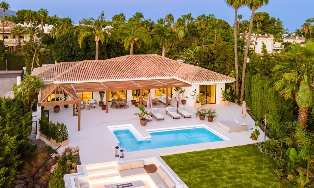 Contemporary Andalusian luxury villa for sale with numerous luxury amenities, surrounded by golf courses in Nueva Andalucia, Marbella 44379