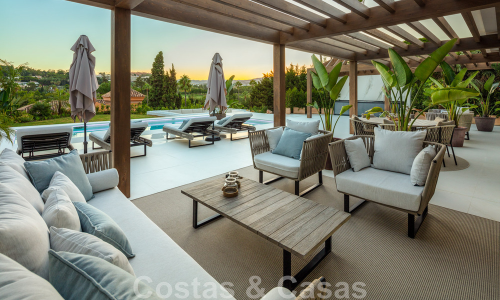 Contemporary Andalusian luxury villa for sale with numerous luxury amenities, surrounded by golf courses in Nueva Andalucia, Marbella 44380