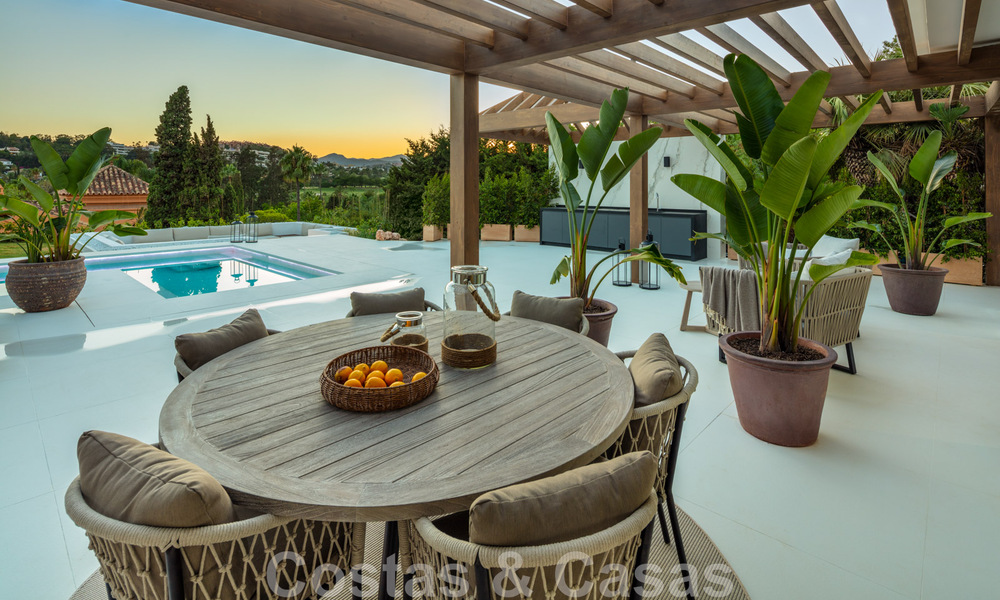 Contemporary Andalusian luxury villa for sale with numerous luxury amenities, surrounded by golf courses in Nueva Andalucia, Marbella 44381