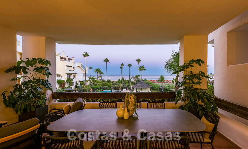 Spacious, luxurious apartment for sale in a secured complex, first line beach, with beautiful sea views, on the New Golden Mile between Marbella - Estepona 44054