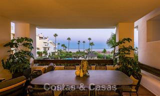 Spacious, luxurious apartment for sale in a secured complex, first line beach, with beautiful sea views, on the New Golden Mile between Marbella - Estepona 44054 