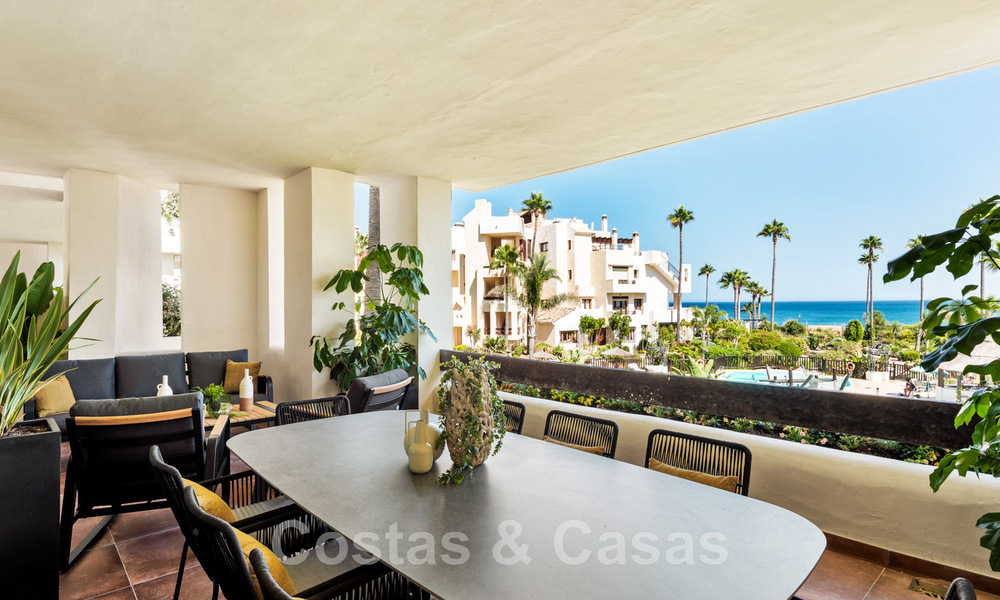 Spacious, luxurious apartment for sale in a secured complex, first line beach, with beautiful sea views, on the New Golden Mile between Marbella - Estepona 44062