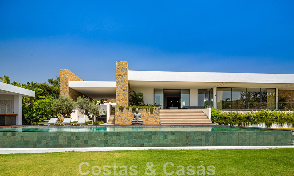 Phenomenal contemporary luxury villa for sale, directly next to the golf course with sea views in a gated golf resort in Marbella - Benahavis 43982