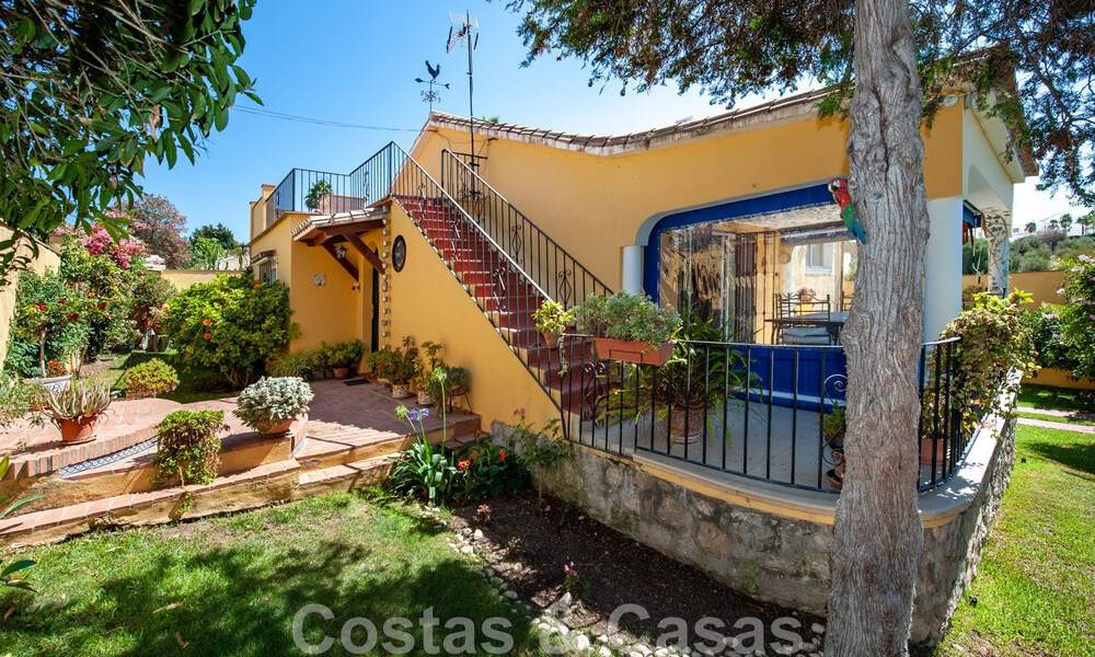 Traditional Spanish villa for sale with sea views in a quiet urbanisation just east of Marbella centre at walking distance to the beach 44395