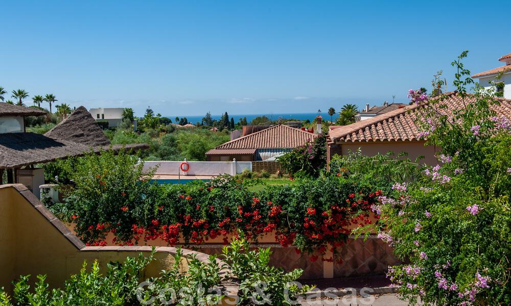 Traditional Spanish villa for sale with sea views in a quiet urbanisation just east of Marbella centre at walking distance to the beach 44408