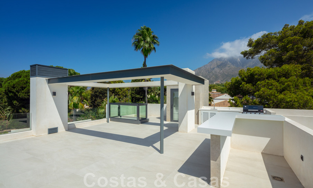 Impressive, modern luxury villa with stunning sea views for sale in a desirable urbanisation on the Golden Mile of Marbella 44524