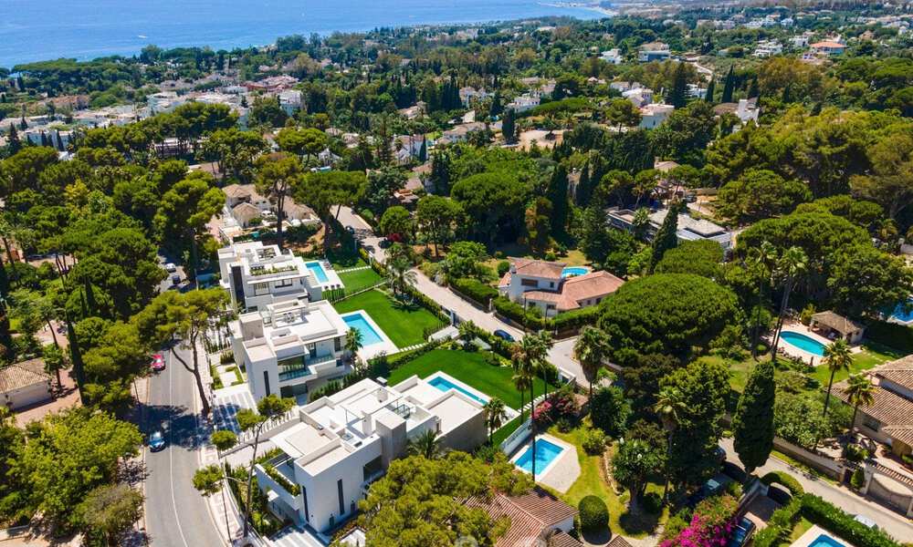 Impressive, modern luxury villa with stunning sea views for sale in a desirable urbanisation on the Golden Mile of Marbella 44547