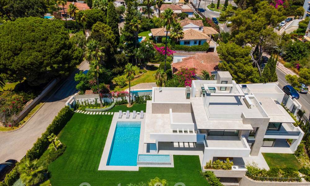 Impressive, modern luxury villa with stunning sea views for sale in a desirable urbanisation on the Golden Mile of Marbella 44549