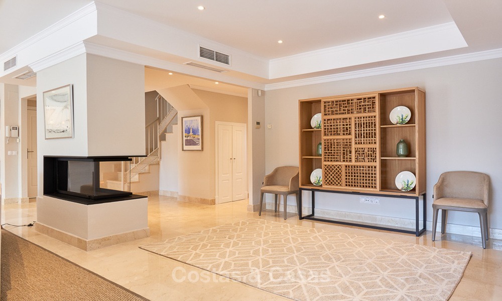 Luxury apartment for sale on the Golden Mile between central Marbella and Puerto Banus 13619