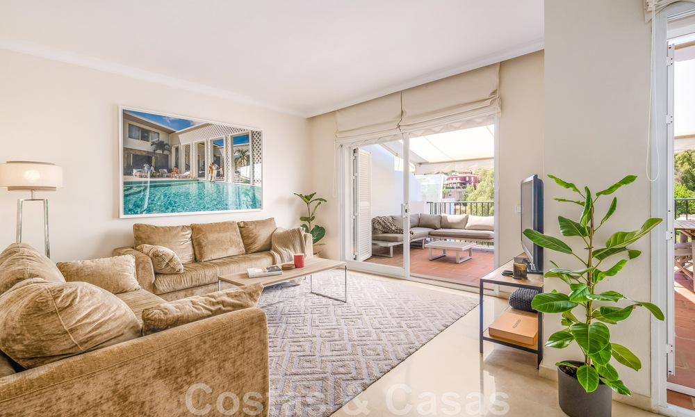 Bright Mediterranean townhouse for sale with the possibility to extend, frontline golf in La Quinta in Benahavis - Marbella 44564