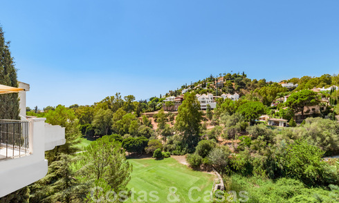 Bright Mediterranean townhouse for sale with the possibility to extend, frontline golf in La Quinta in Benahavis - Marbella 44572