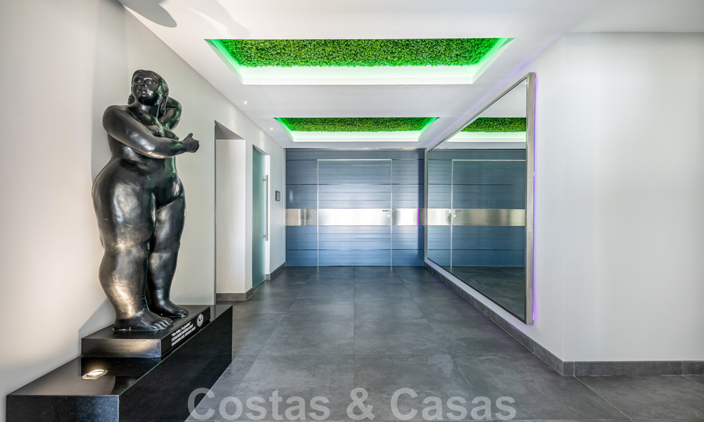 Avant-garde beach villa in a sleek modern style for sale, frontline beach in Mijas Costa, Costa del Sol 44418