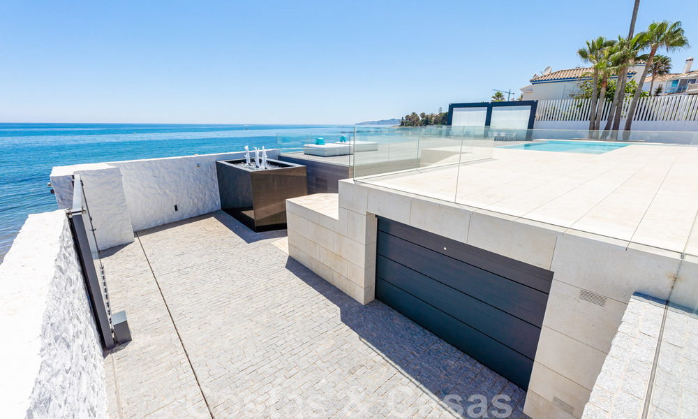 Avant-garde beach villa in a sleek modern style for sale, frontline beach in Mijas Costa, Costa del Sol 44448