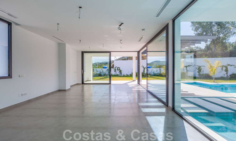 New, contemporary villa for sale with open views to the golf courses of the coveted golf resort La Cala Golf, Mijas 44642