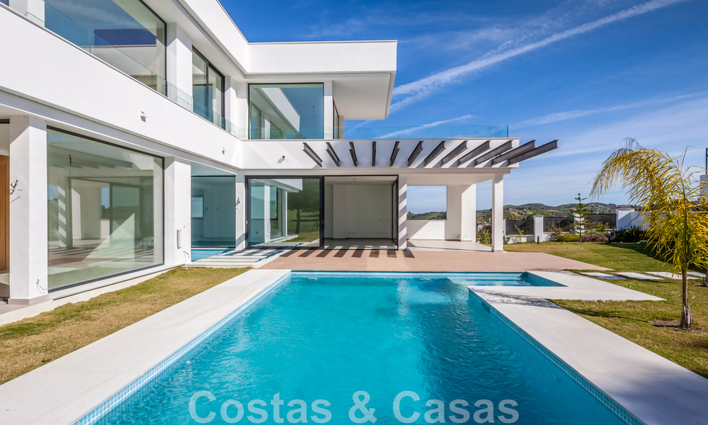 New, contemporary villa for sale with open views to the golf courses of the coveted golf resort La Cala Golf, Mijas 44657