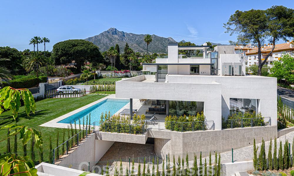Contemporary, luxury villa for sale close to all amenities in a highly sought after residential community on the Golden Mile of Marbella 44819