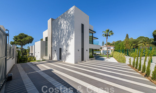 Contemporary, luxury villa for sale close to all amenities in a highly sought after residential community on the Golden Mile of Marbella 44820 