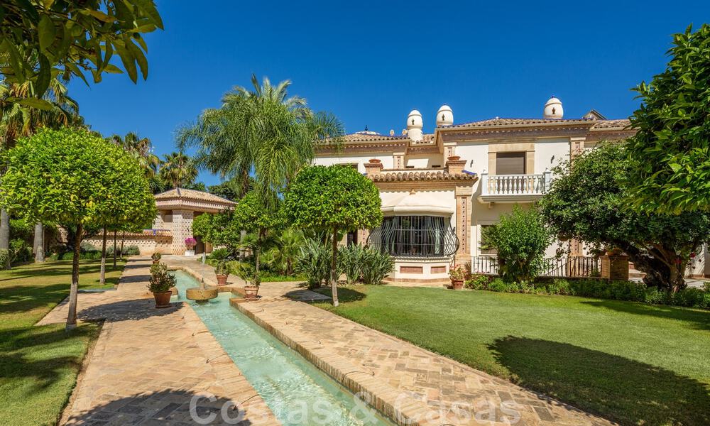 Majestic, high-end luxury villa for sale with panoramic sea views in a gated community on the Golden Mile of Marbella 44761