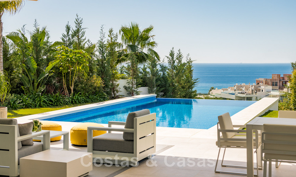 Turnkey, modern villa for sale, frontline golf with stunning sea views in East Marbella. Ready to move in 44984