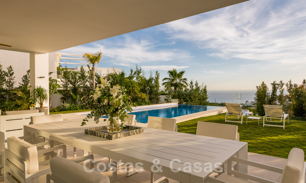 Turnkey, modern villa for sale, frontline golf with stunning sea views in East Marbella. Ready to move in 44989