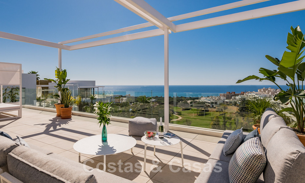 Turnkey, modern villa for sale, frontline golf with stunning sea views in East Marbella. Ready to move in 45017