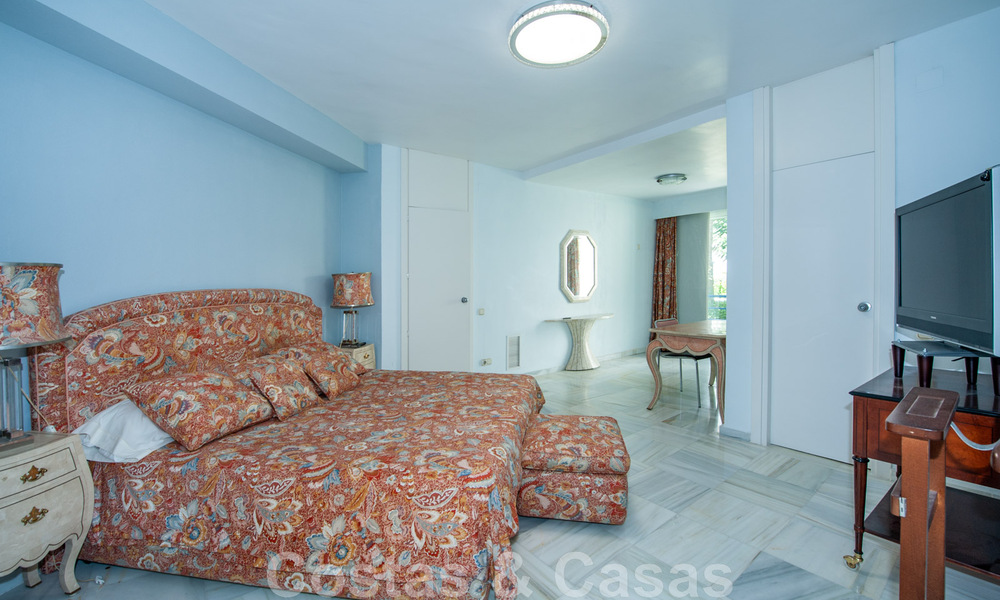 Fantastic apartment for sale with spacious terrace and private pool, second-line beach in Marbella centre 44940