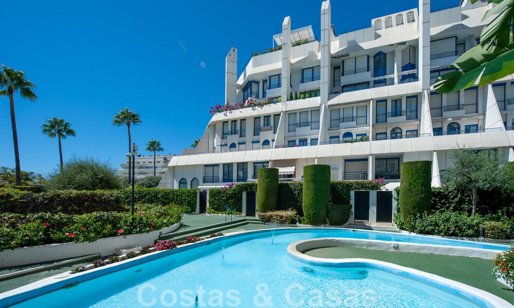 Fantastic apartment for sale with spacious terrace and private pool, second-line beach in Marbella centre 44950