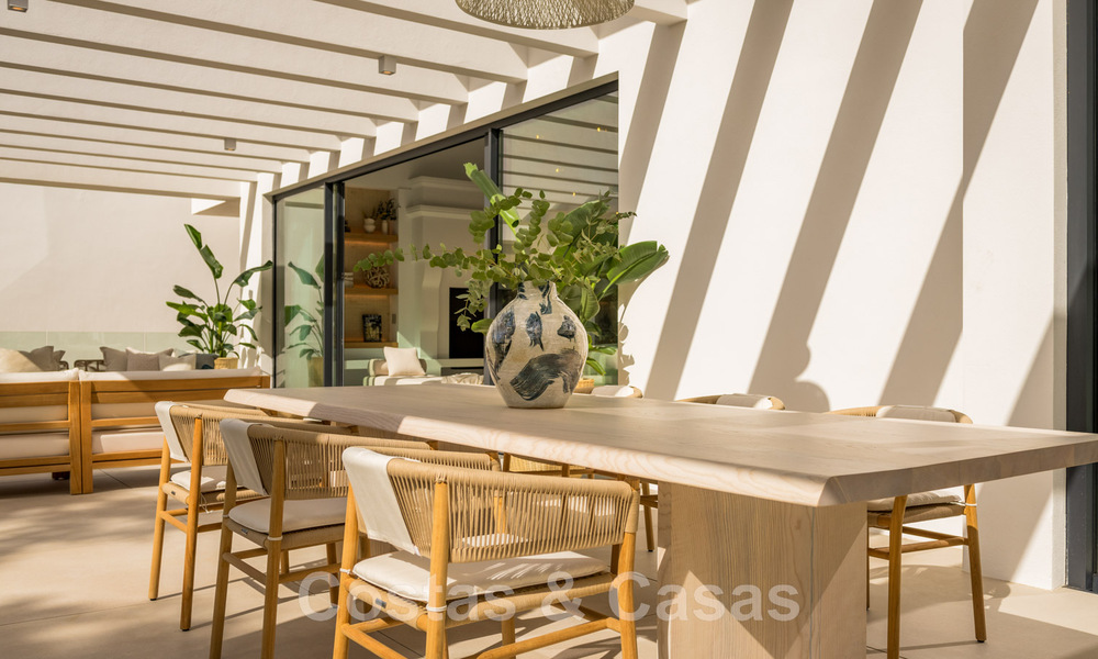 Spanish designer villa for sale, steps from golf course in Marbella - Benahavis 45494