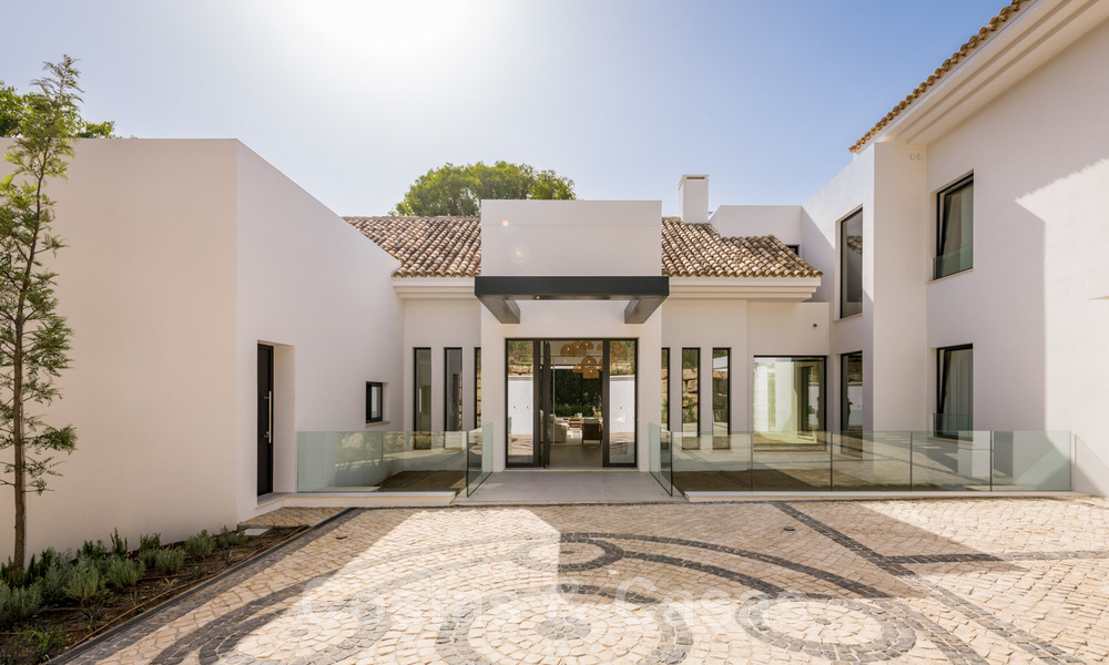 Spanish designer villa for sale, steps from golf course in Marbella - Benahavis 45498