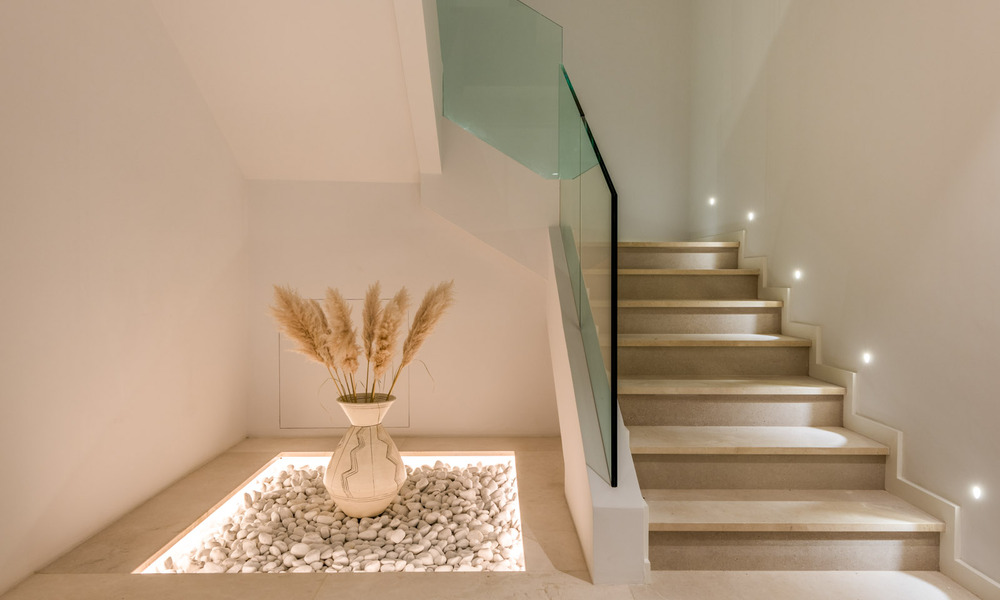 Spanish designer villa for sale, steps from golf course in Marbella - Benahavis 45518