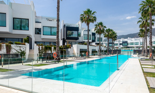 Move-in ready, modern townhouse with sea views for sale, right on the beach, a few minutes' walk from Estepona town 45383 