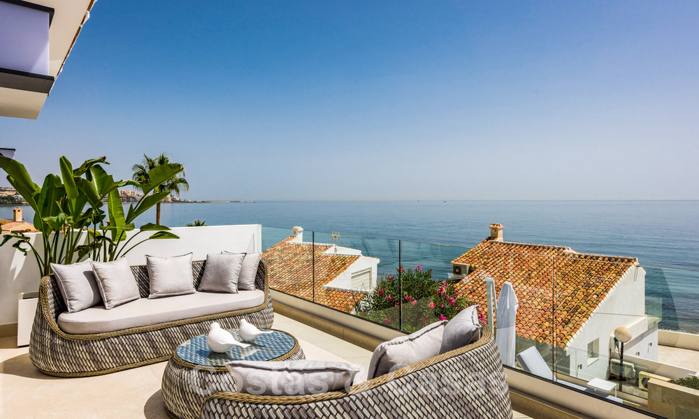 Contemporary, fully refurbished villa for sale, with open sea views located in a beachside urbanisation of Estepona 45033
