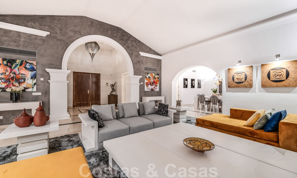 Spacious, detached luxury villa for sale, in Andalusian architectural style situated on a high position in the heart of Nueva Andalucia 45151