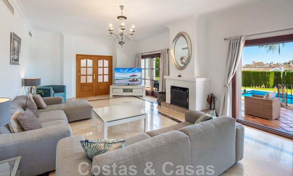 Spacious, charming luxury villa for sale, in a preferred residential urbanisation on the New Golden Mile, Benahavis - Marbella 45609