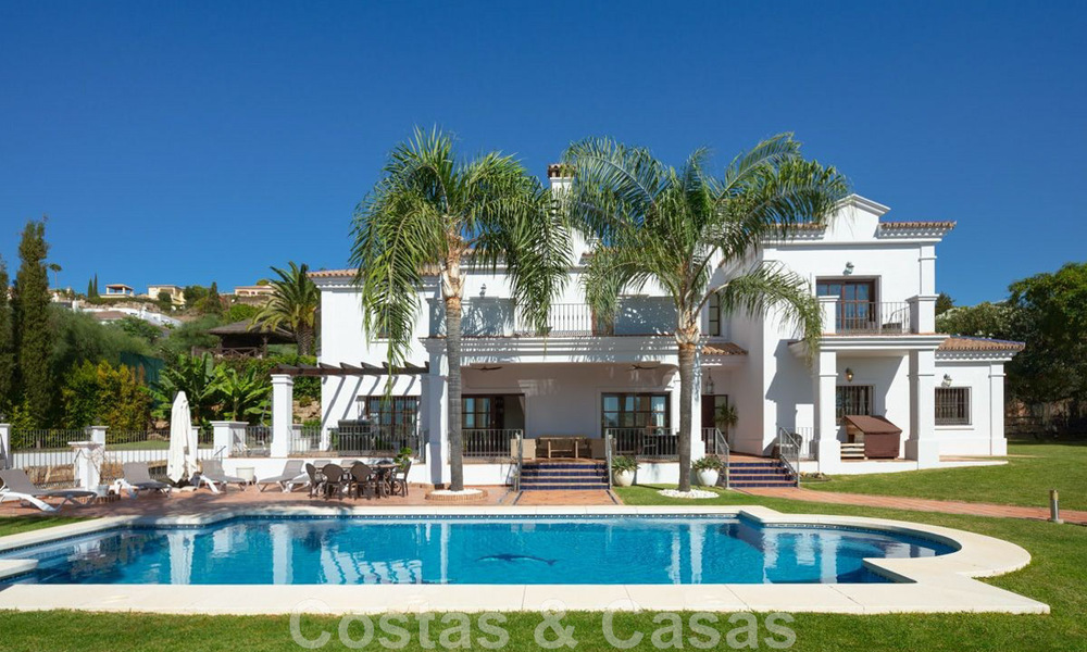 Spacious, charming luxury villa for sale, in a preferred residential urbanisation on the New Golden Mile, Benahavis - Marbella 45618