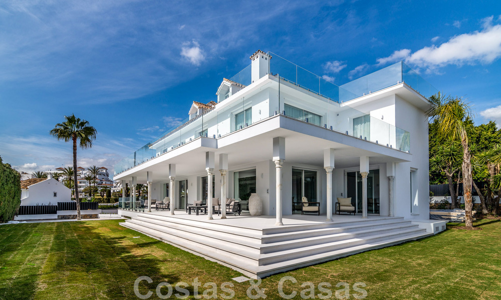 Unique luxury villa for sale in a modern, Andalusian architectural style, with sea views, within walking distance of Puerto Banus, Marbella 45846