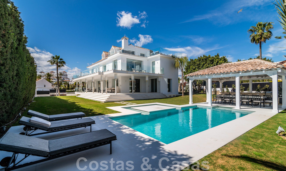 Unique luxury villa for sale in a modern, Andalusian architectural style, with sea views, within walking distance of Puerto Banus, Marbella 45909