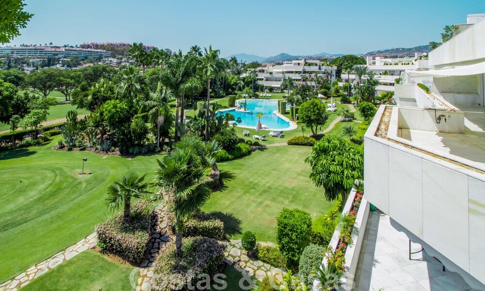 Penthouse for sale in exclusive complex with permanent security, frontline golf in the heart of Nueva Andalucia 45262