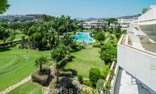 Penthouse for sale in exclusive complex with permanent security, frontline golf in the heart of Nueva Andalucia 45262 