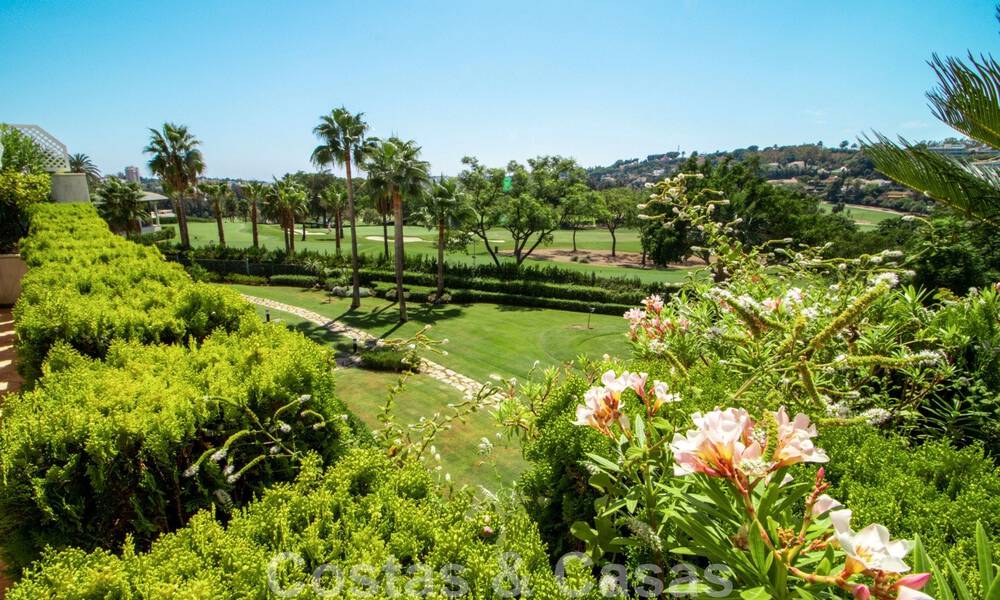 Penthouse for sale in exclusive complex with permanent security, frontline golf in the heart of Nueva Andalucia 45263