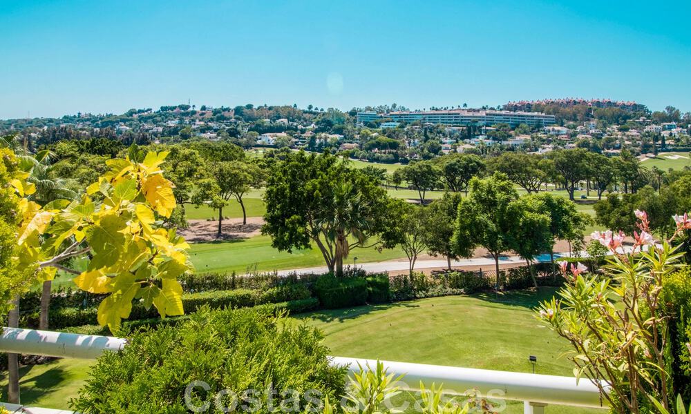 Penthouse for sale in exclusive complex with permanent security, frontline golf in the heart of Nueva Andalucia 45268