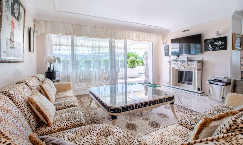 Penthouse for sale in exclusive complex with permanent security, frontline golf in the heart of Nueva Andalucia 45274