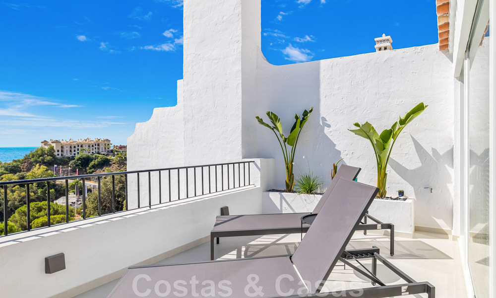 Spacious, fully refurbished luxury penthouse for sale with sea views in Benahavis - Marbella 45278