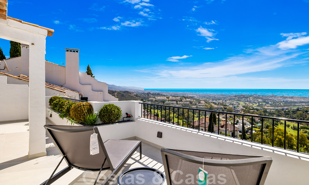 Spacious, fully refurbished luxury penthouse for sale with sea views in Benahavis - Marbella 45279