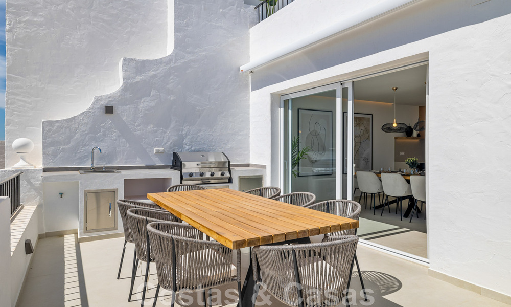 Spacious, fully refurbished luxury penthouse for sale with sea views in Benahavis - Marbella 45282