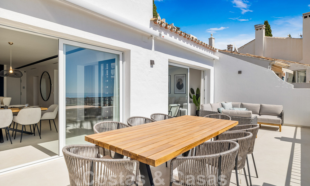 Spacious, fully refurbished luxury penthouse for sale with sea views in Benahavis - Marbella 45283