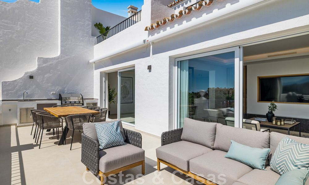 Spacious, fully refurbished luxury penthouse for sale with sea views in Benahavis - Marbella 45284